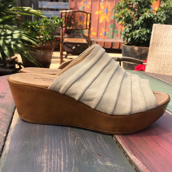 ❌SOLD❌ Tan Suede Sandals - Picture 3 of 8